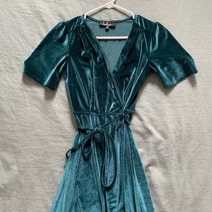 Lulus Emerald Green Velvet Dress